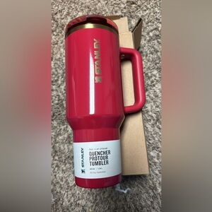 Stanley Holly Berry Gloss 40oz